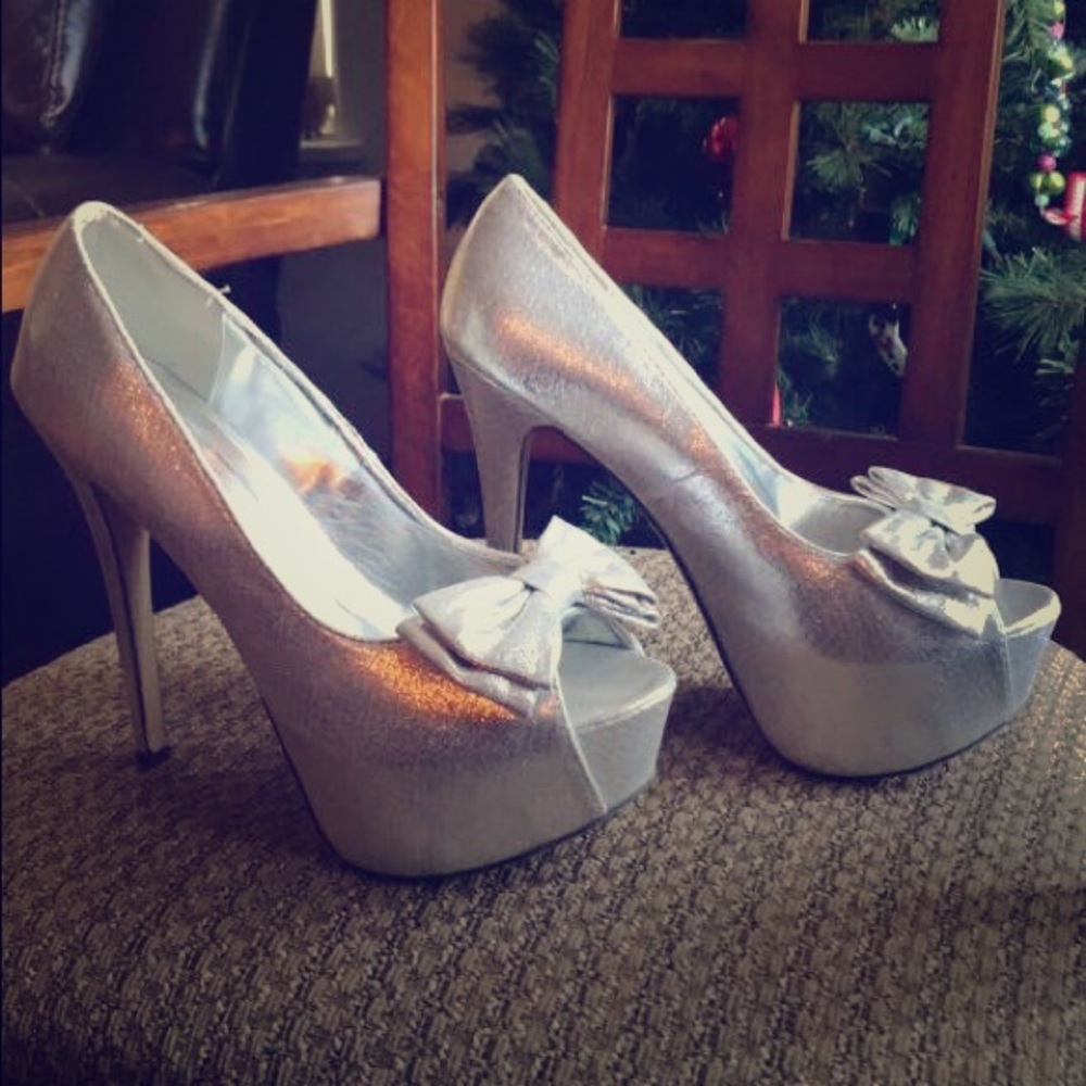 Silver bow high heels, fancy night out, prom
